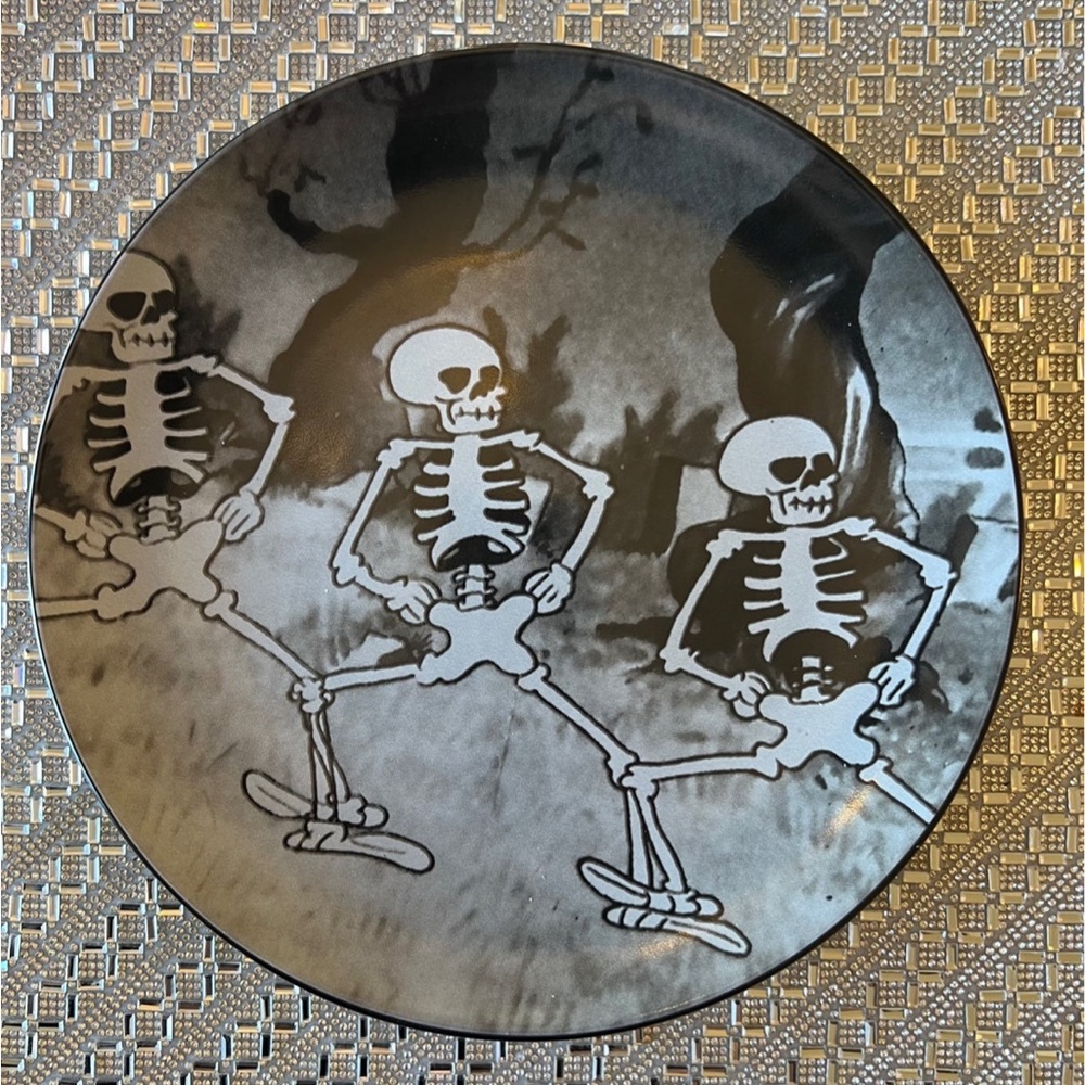 ☠️ DISNEY A Silly Symphony The Skeleton Dance Mickey Halloween Plates Plate Set - Picture 6 of 11